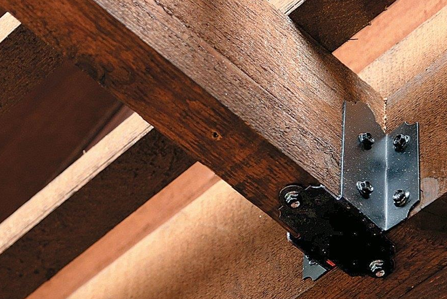 What are the different types of joist hangers